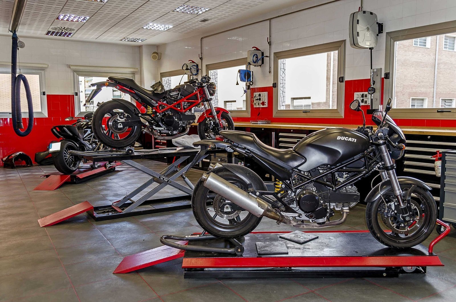 Taller-motos-3-1-scaled-1.jpg